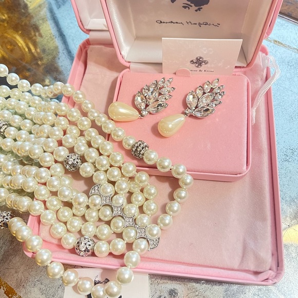 Audrey Hepburn Camrose & Kross Rhinestone Pearl Necklace W/ Teardrop Earring - Picture 4 of 8